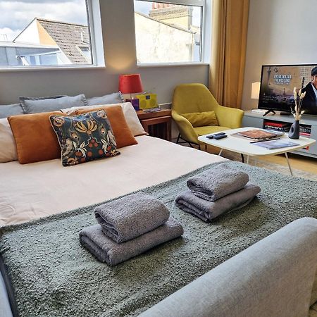 1-Bed Apartment, Close To Kensington Olympia With Free Wi-Fi & Netflix London Ngoại thất bức ảnh