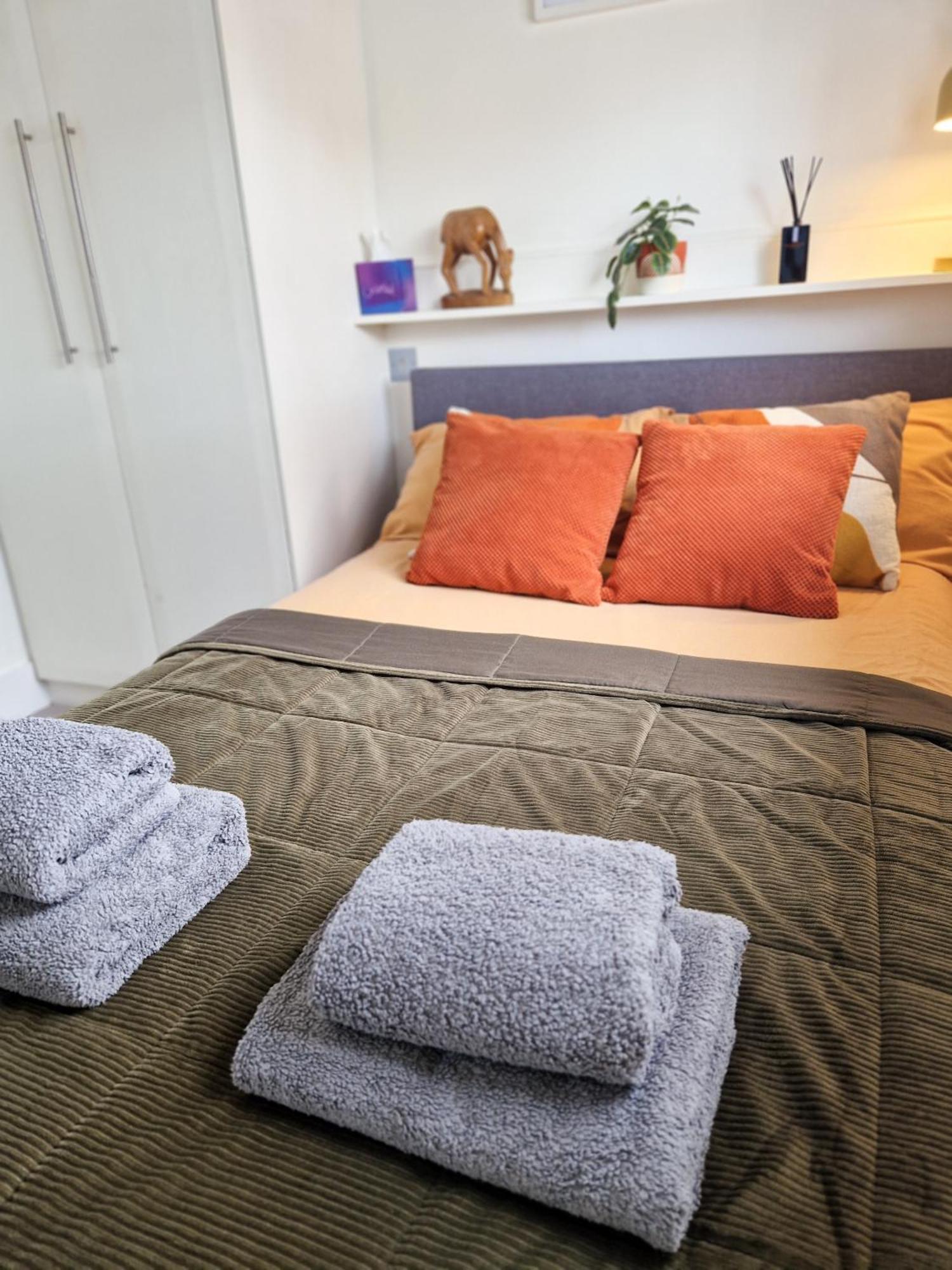 1-Bed Apartment, Close To Kensington Olympia With Free Wi-Fi & Netflix London Ngoại thất bức ảnh